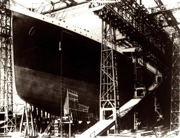 Building the Titanic at the Harland & Wolff shipyard in Belfast.